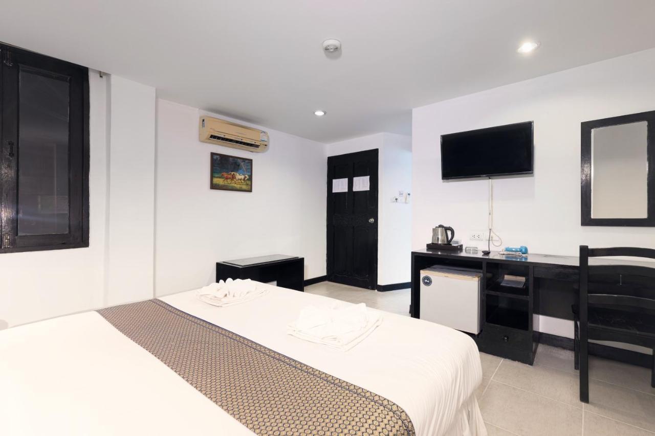 Noble House - 200 Meters Patong Beach Phuket Rum bild